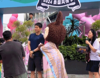 “招财系”中国女明星在泰国火成吉祥物，一落地万人接机（组图） - 16