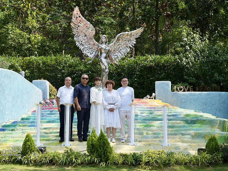 李玟逝世一周年，甄妮贴最后合照，歌迷致祭疑遭驱赶闹风波（组图） - 6