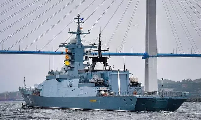 中俄海上联合巡航，俄军只派了一艘2000吨的小船，不是敷衍？（组图） - 4