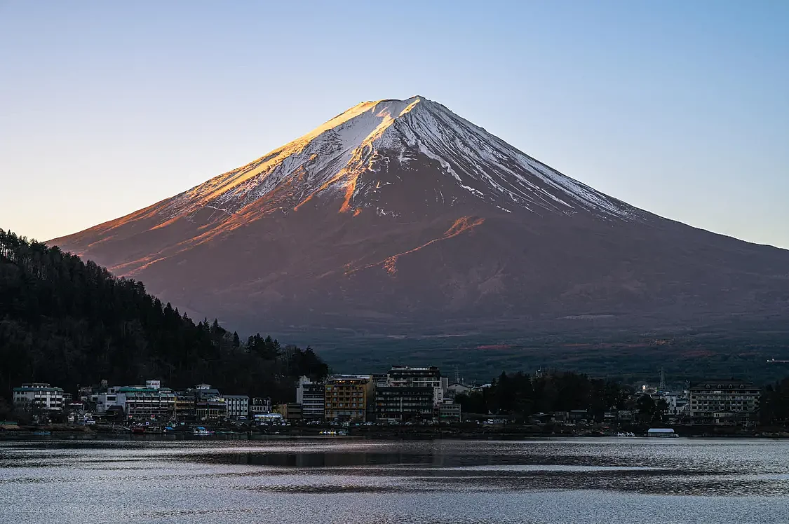 58岁中国籍男子登富士山时死亡，自称身体不适后失去意识，警方正调查死因（图） - 1