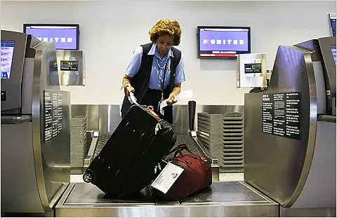华人返澳托运行李， Dior不翼而飞！ 机场员工自曝： 就是我们干的（组图） - 3