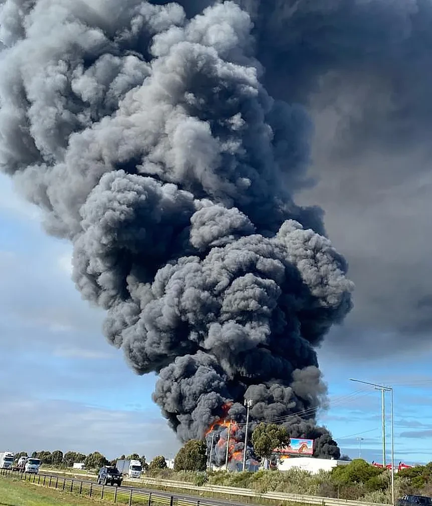 毒烟弥漫！澳大型化工厂大爆炸，巨大火球被炸飞上天；多个地区受污染，华人亲眼目击，网上疯传惊悚视频（组图） - 6