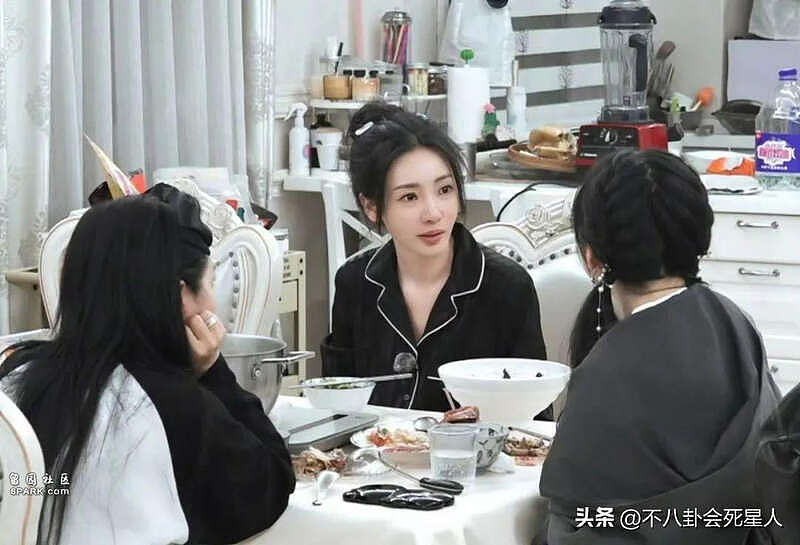 柳岩妈妈上热搜，对女儿打击教育各种挑剔（组图） - 12