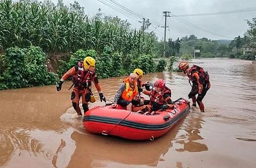 重庆垫江县暴雨已致6死、4.3万人受灾，直接经济损失8235万（组图） - 1