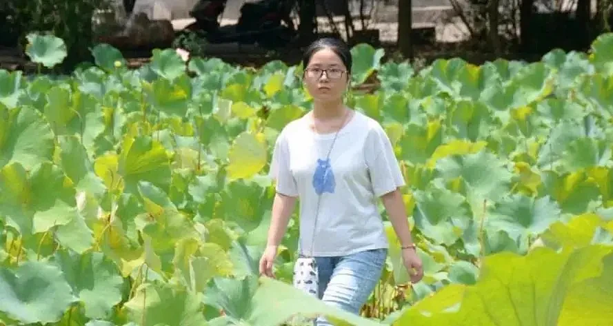 看了“北大考古女孩”钟芳蓉的近况，我懂了复旦教授的儿子为什么自杀（组图） - 1