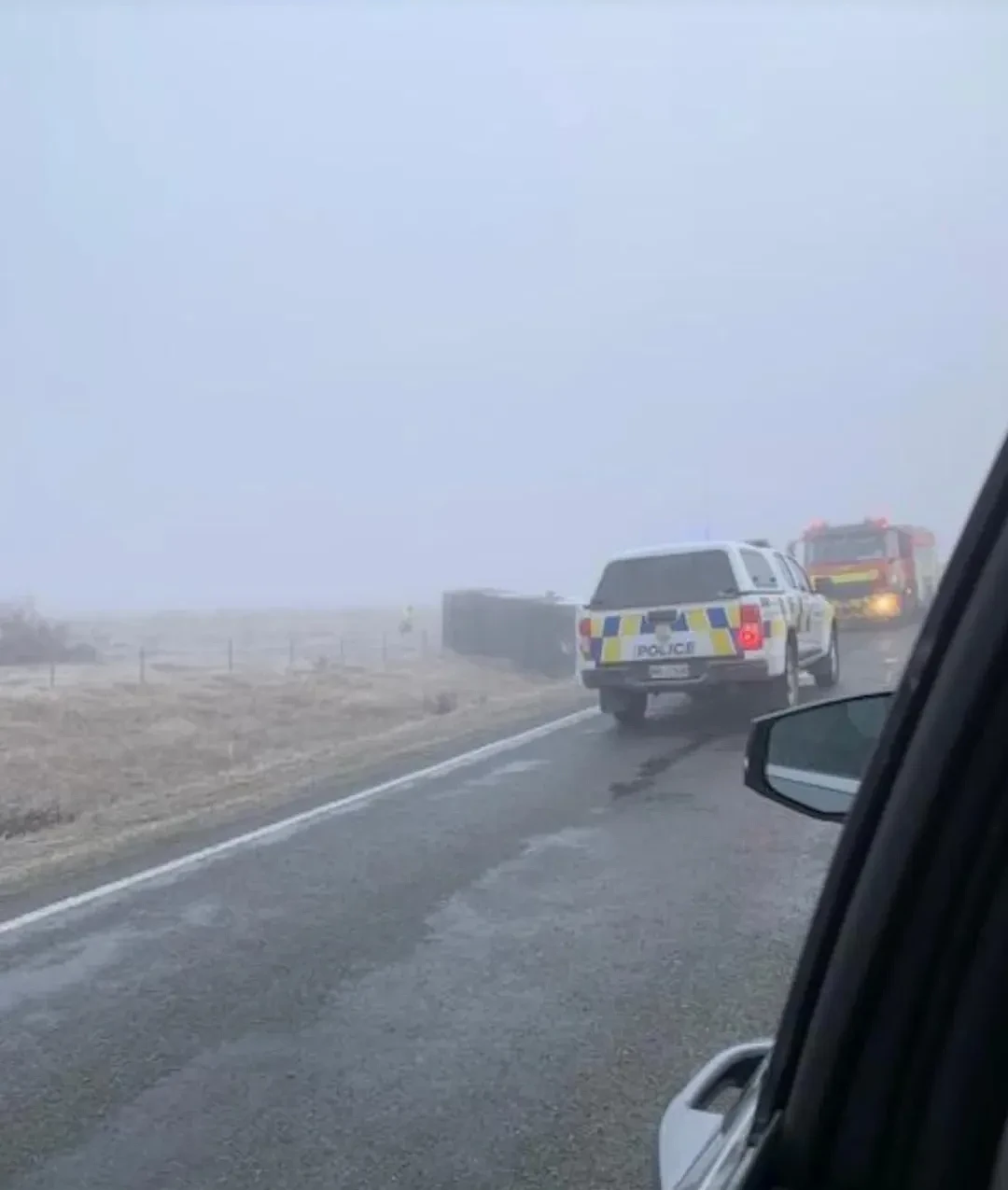 新西兰突发旅游大巴翻车！多名中国游客受伤！领事馆人员正赶往现场…（组图） - 3