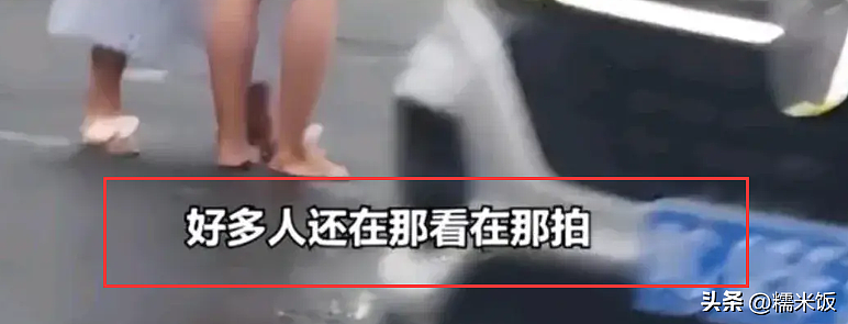 洛阳惊现全身赤裸女子，众人围观拍照，网友：为什么不穿衣服！（组图） - 4