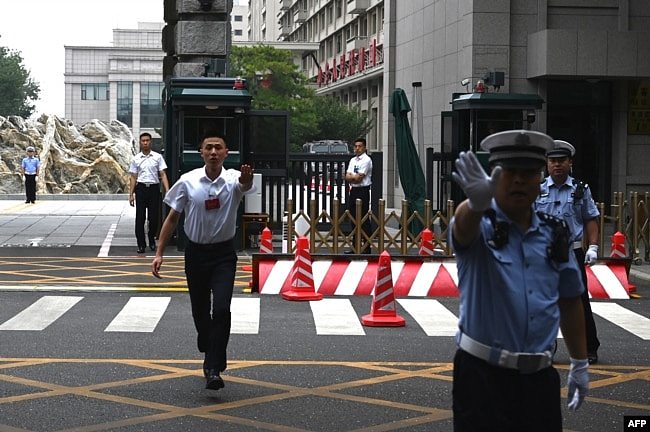 三中全会落幕：中国网民热议秦刚人事案，微博出手降温（组图） - 2