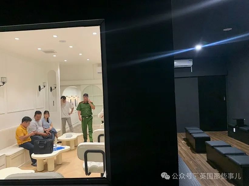 咖啡厅装单面镜供男士偷窥女生走光？操作套路令人作呕（组图） - 5