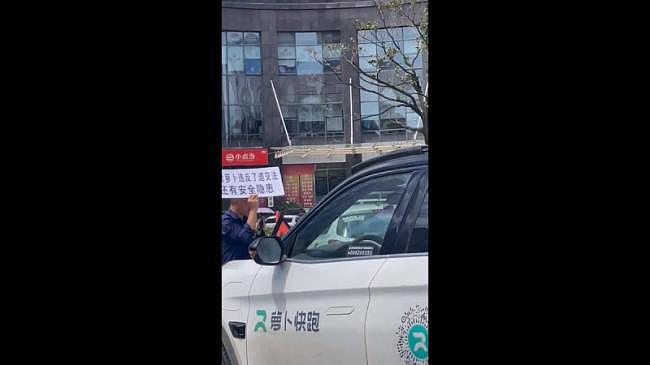 “萝卜快跑”惹众怒遭当街阻挡！专家：4大理由将让它停止营运.....（组图） - 2