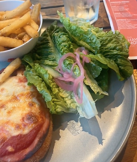 高级餐厅踩大雷！澳洲女孩怒喷餐厅：打发要饭的呢，网友炸锅了（组图） - 3