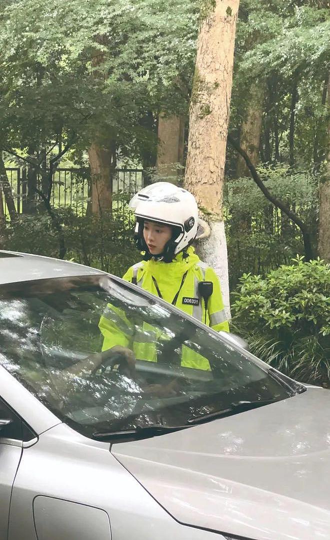 杭州西湖边“奶凶奶凶的兔子警官”火了！未调离一线岗位（视频/组图） - 3