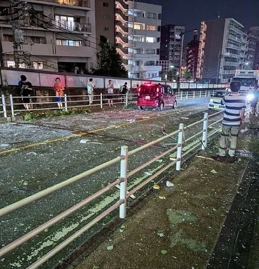 华人聚集区突发大爆炸！男子开煤气自杀，中途后悔抽烟压惊，下秒房子炸烂...（组图） - 2