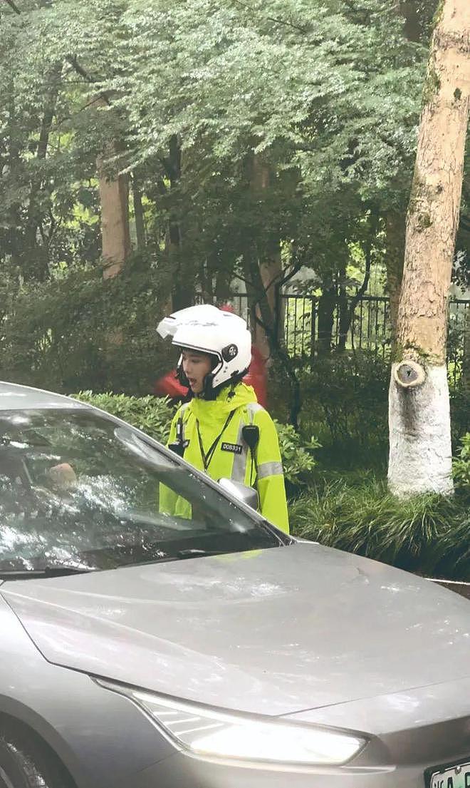 杭州西湖边“奶凶奶凶的兔子警官”火了！未调离一线岗位（视频/组图） - 2