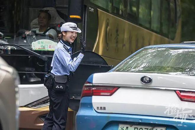 杭州西湖边“奶凶奶凶的兔子警官”火了！未调离一线岗位（视频/组图） - 9