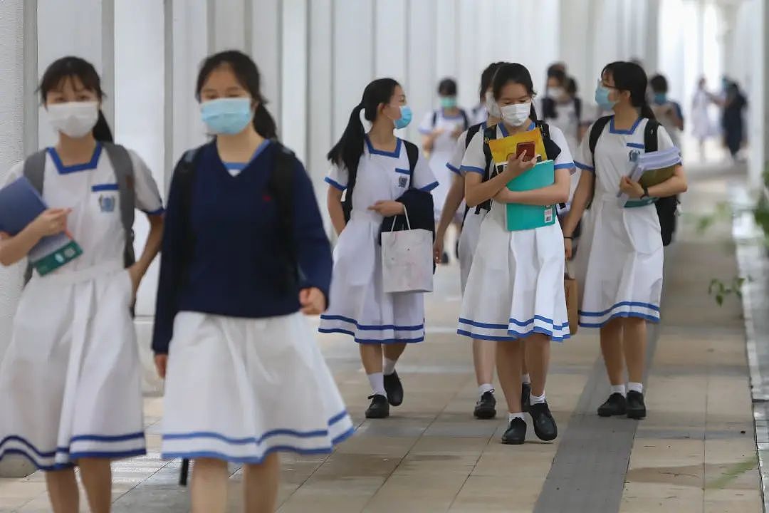 尴尬了！内地女生穿成这样闯港大，网友开骂（组图） - 10