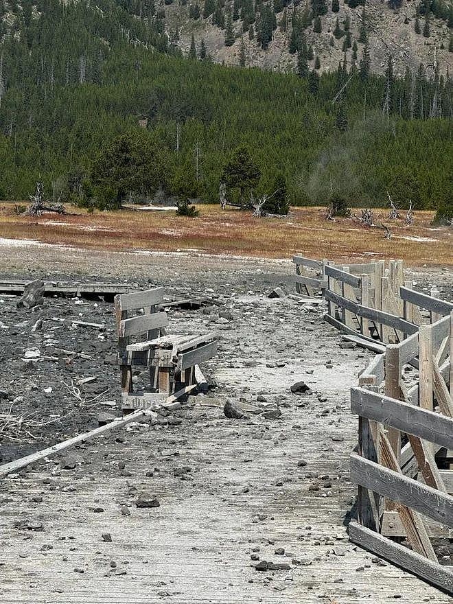 黄石公园爆炸，人间仙境山火，最近去这些旅游胜地的游客傻眼了（组图） - 4