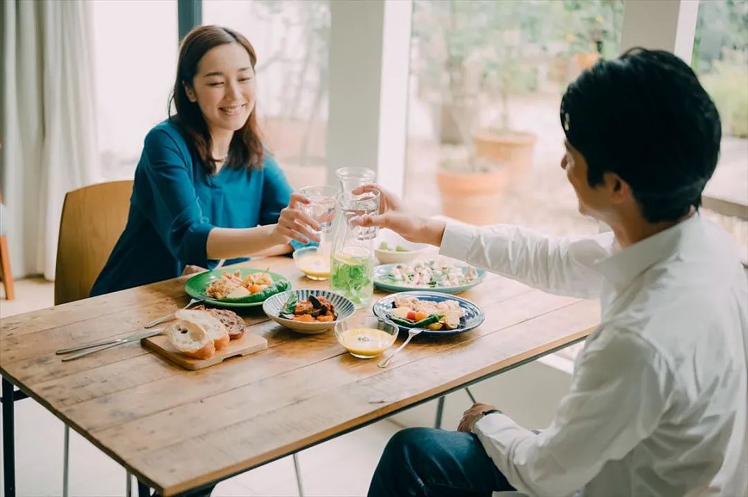 日本新型“拼婚”方式：领证结婚但各自有恋人，生孩子一起养娃但不发生关系…（组图） - 3