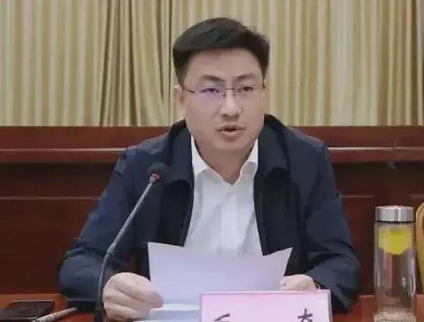 李佩霞家庭被扒：其老公是公职人员，儿子已上高中，丈夫却被指责（组图） - 28