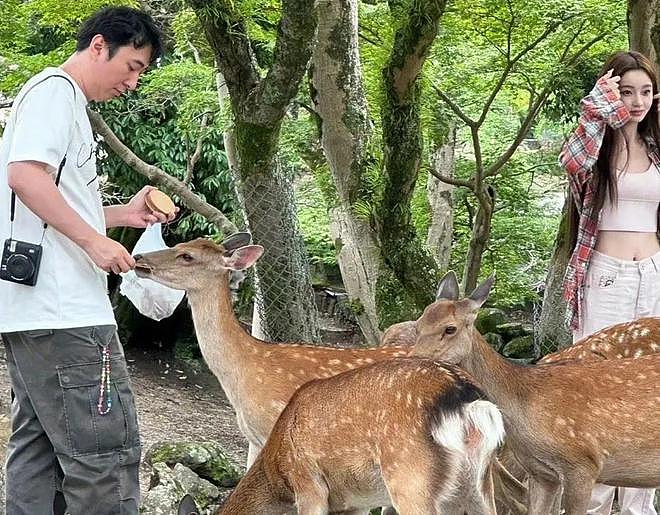 王思聪也吃回头草？陪前女友逛街坐游艇享乐，被嘲是地陪破防回怼（组图） - 8