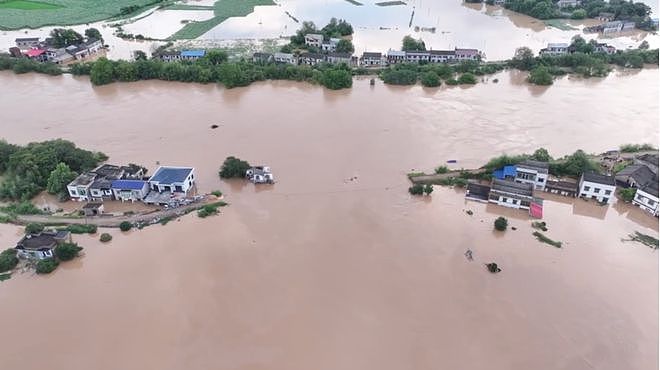 湖南8个村子因暴雨失联！湘潭堤坝决口凌晨扩大至77米，已转移近4000人，又出现新决口（组图） - 3