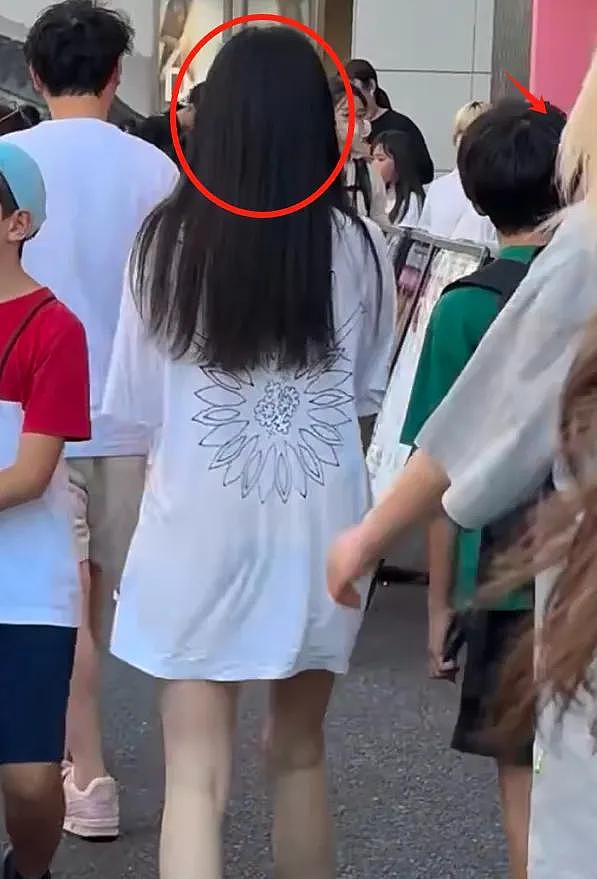 王思聪也吃回头草？陪前女友逛街坐游艇享乐，被嘲是地陪破防回怼（组图） - 19