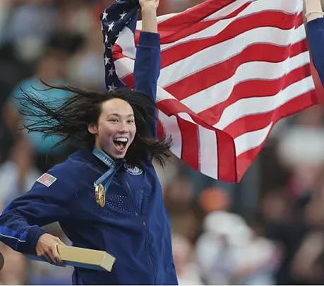 美籍华女巴黎奥运获游泳金牌！从小怕水，母亲赴美留学时一句英文不会...爸爸是白人（组图） - 13