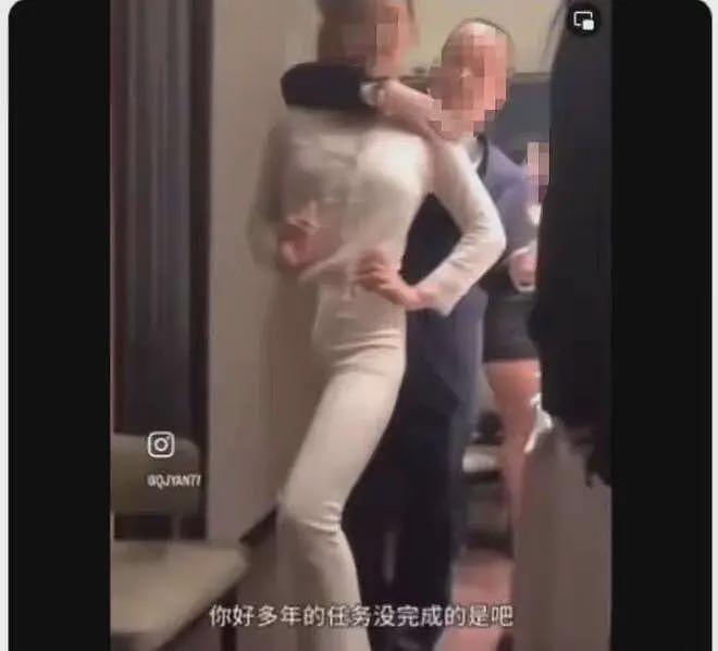 网传碧桂园莫总设宴“选妃”？清一色长腿美女！但这可能是个假消息（组图） - 3