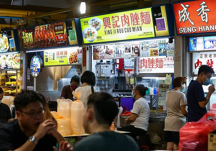 出动17辆救护车、近60人送院！中国知名大厂在“这地”的员工集体食物中毒，“排队呕吐”...（组图） - 19