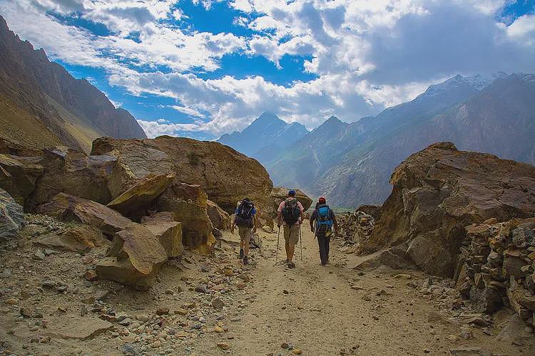 登山家在世界第二高峰滑落，家属同意终止救援（图） - 1