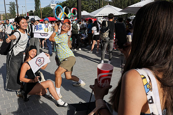 巴黎奥运羽毛球男双决赛上演海峡大战！中华台北队夺金，网友崩溃狂骂裁判不公，场馆加强安检禁台湾标语（组图） - 9