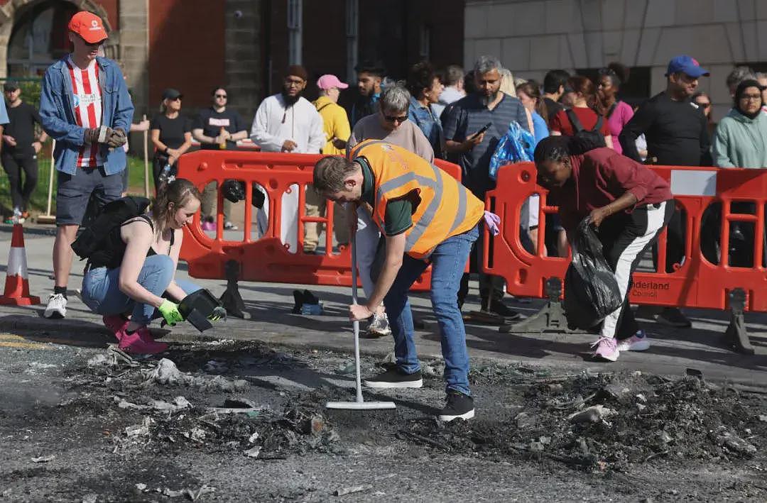 英国乱了！暴徒街头打砸抢烧，多国发布旅行警告（组图） - 6