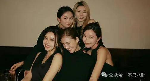 她真的嫁入豪门了！但婚礼却被吐槽朴素又寒酸...（组图） - 18