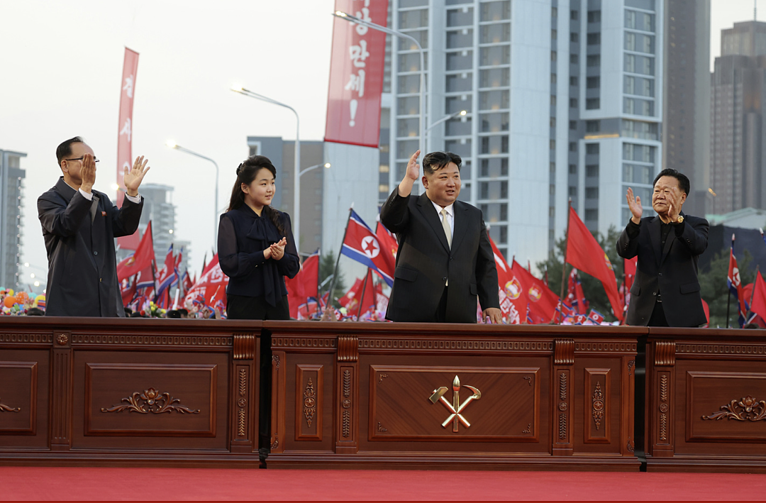 朝鲜的这次典礼上，金正恩女儿没有坐在第一排（组图） - 4