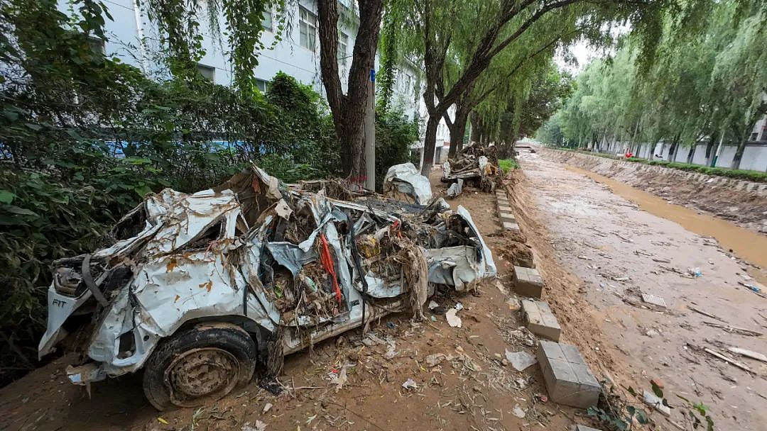 陕西宝鸡市政河道在暴雨中化为泥石流，冲进小区地库，多人溺亡（组图） - 9