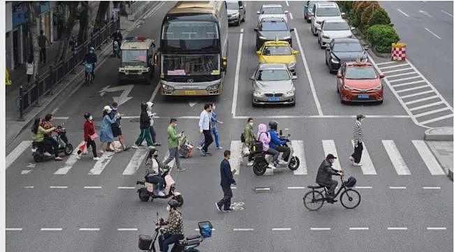 参加20多场饭局...华人回国后讲述当今中国现状（图） - 1