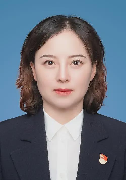 美女教师爬到副县长仅用6年，落马后方知她身后多名男性贵人（组图） - 1