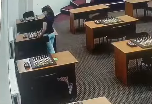 俄罗斯女棋手在棋盘涂水银毒晕对手：两人从小认识，投毒是为报复（组图） - 3