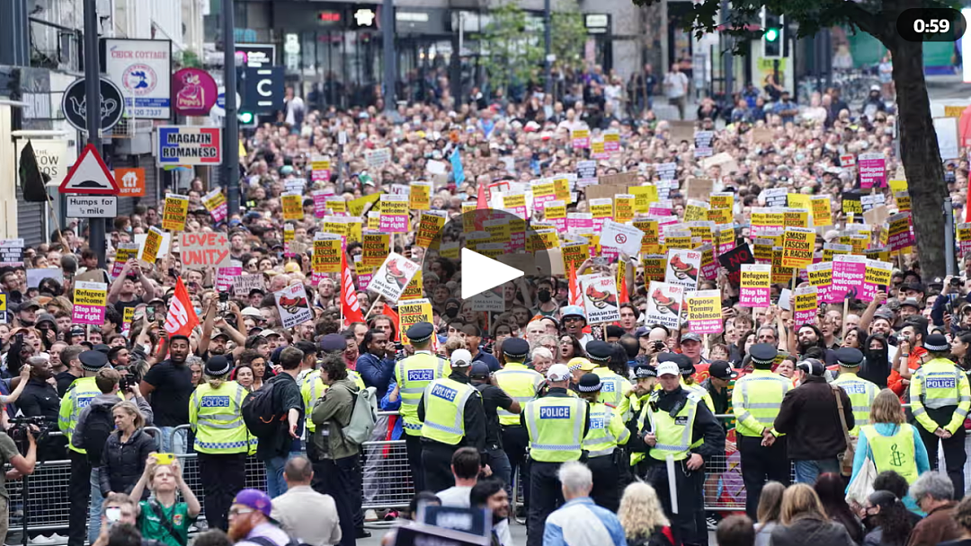 英国暴乱喜剧收场！几个暴徒vs2.5万民众！放话闹事的为啥最后躲起来了（组图） - 4