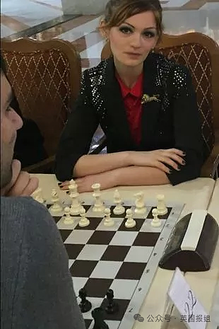 俄美女棋手竟在棋盘下毒想谋杀对手！还有人曾靠“屁屁塞珠”震动取胜？网友：真·金肛！（组图） - 8