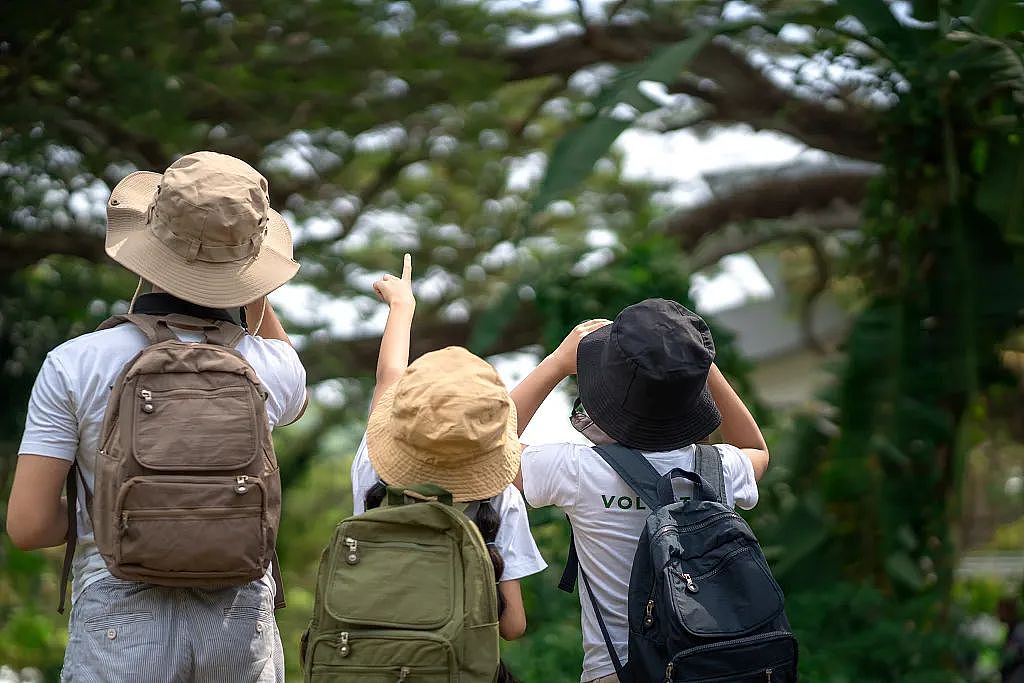 有孩子研学回来脖子都“歪了”：因为打游戏老一个姿势！天价研学团收割的中国中产，开始维权了（组图） - 4