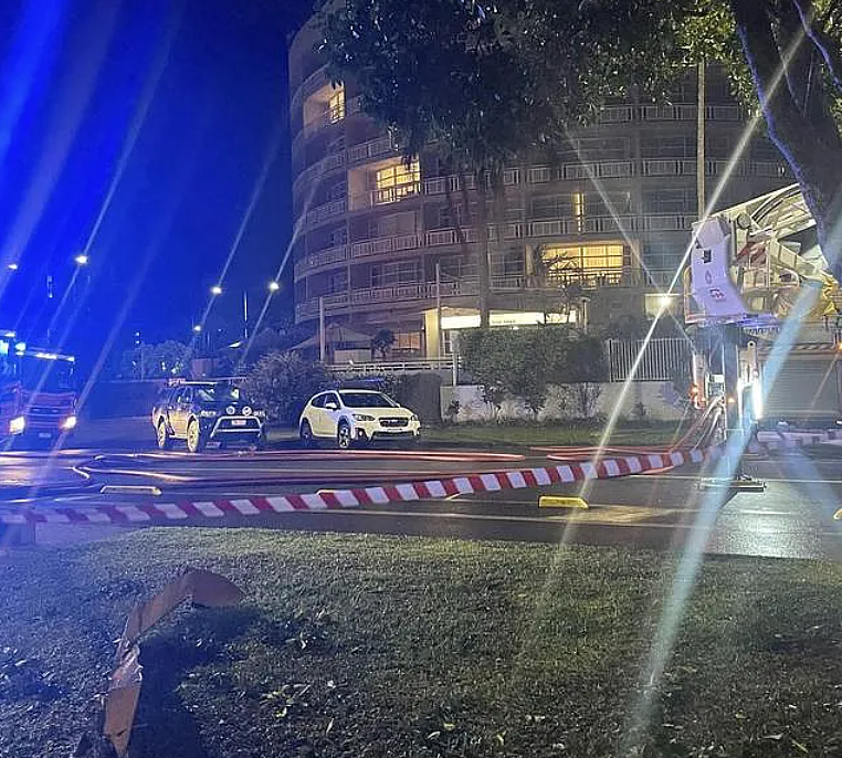 惨烈空难！飞机撞上大堡礁知名酒店，当场爆炸起火，多人死伤！400人深夜大逃亡画面曝（视频/组图） - 19