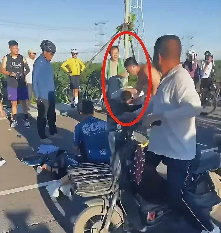 父亲带儿子在未通车道路骑行，儿子翻车遭碾压，知情人爆更多细节（组图） - 8