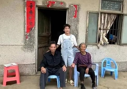 全红婵热度不退有家归不得，中国跳水女王全家搬去偏僻果园住避静（组图） - 9