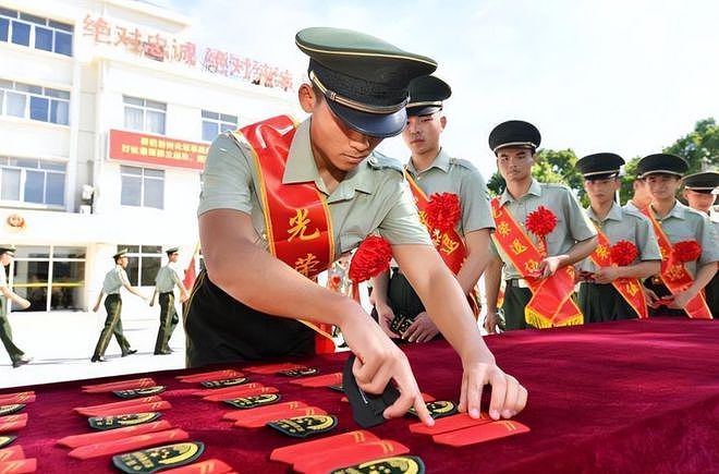 湖南退伍军人刺杀女局长后，换上军装从8楼跳下，遗嘱里却写尽委屈（组图） - 6