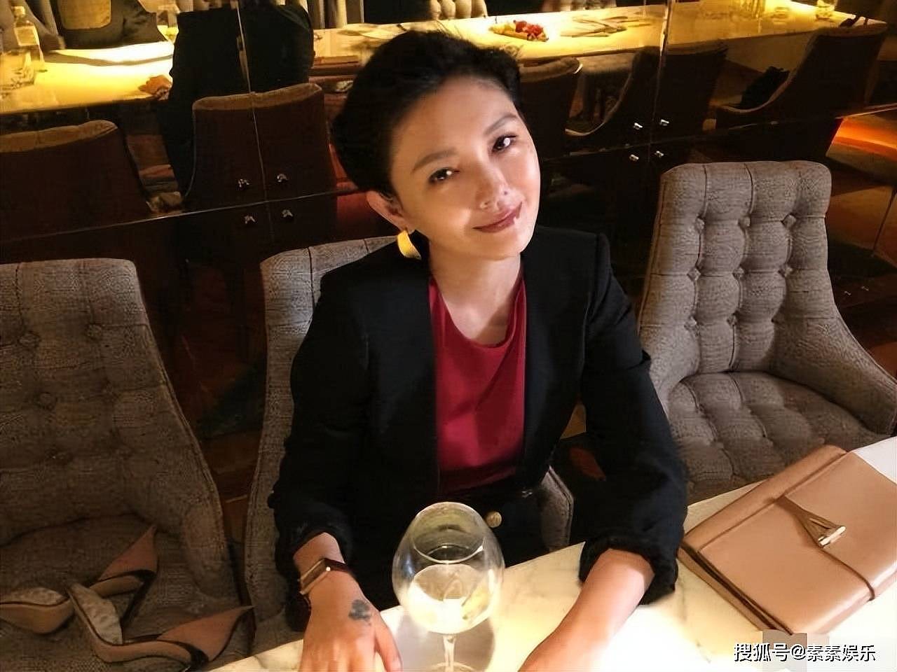 大S妈妈黄春梅遇麻烦，张兰喊话她收了2600万，希望清查她的账户（组图） - 17