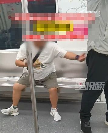 女子地铁摸阿叔隐私部位　称“让我摸一下”，目击者：行为异于常人（视频/组图） - 7