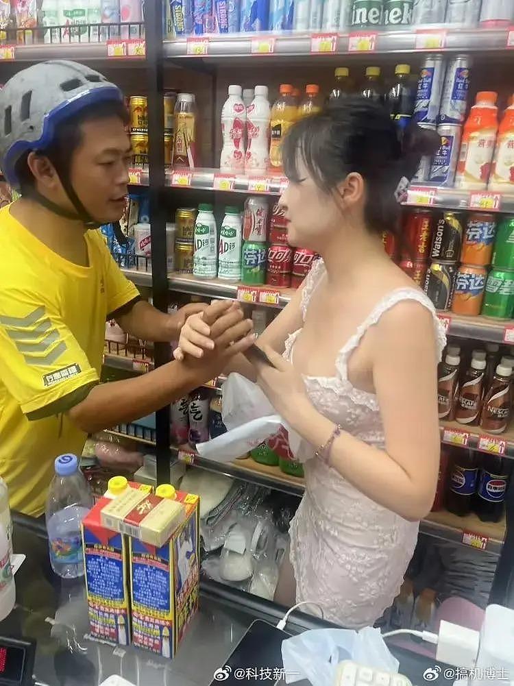 封乳也没用？杭州露胸老板娘暴红后哭诉被骚扰，店关门了（视频/组图） - 3