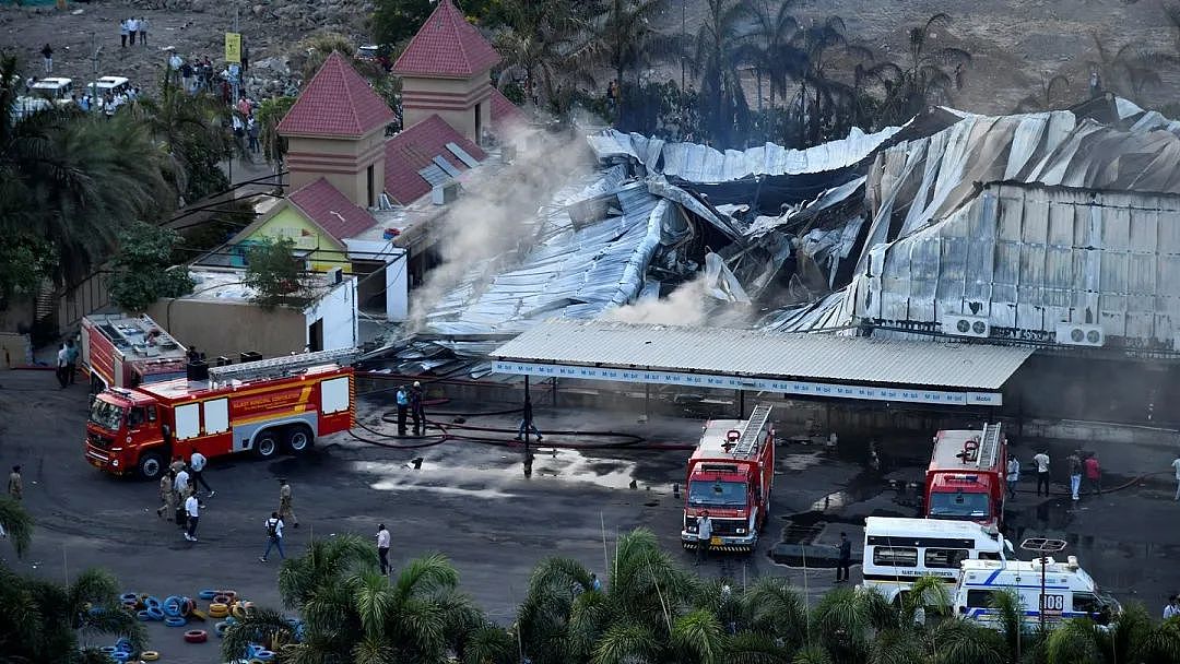 67人死伤​，堪培拉“焚火自燃”，游乐场变“炼狱”！澳洲Westfield又现“砍人狂”“满身血”，专追砍陌生人脑袋！（组图） - 9