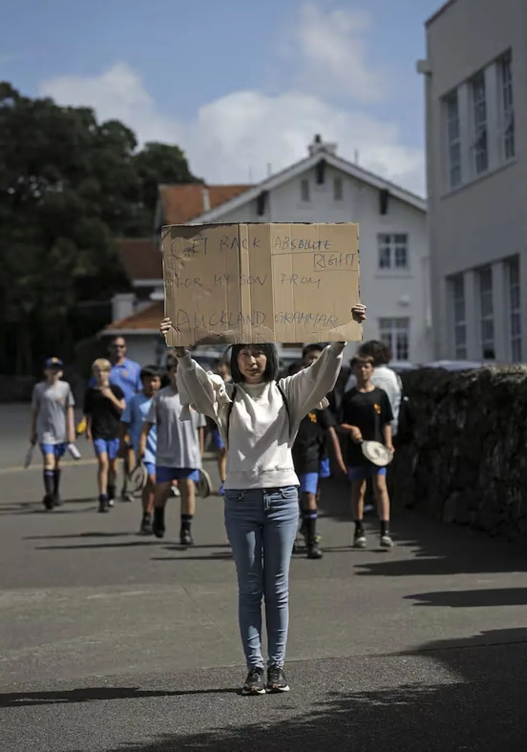 奥克兰东区一人当场死亡！14辆警车出动，这些区域意外停电，入学欺诈，奥克兰学校严查居住证明（组图） - 14